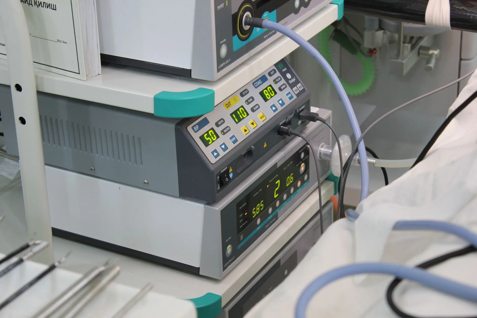 汽修工具技术升级：新款电动扳手与气动工具的扭矩精度对比